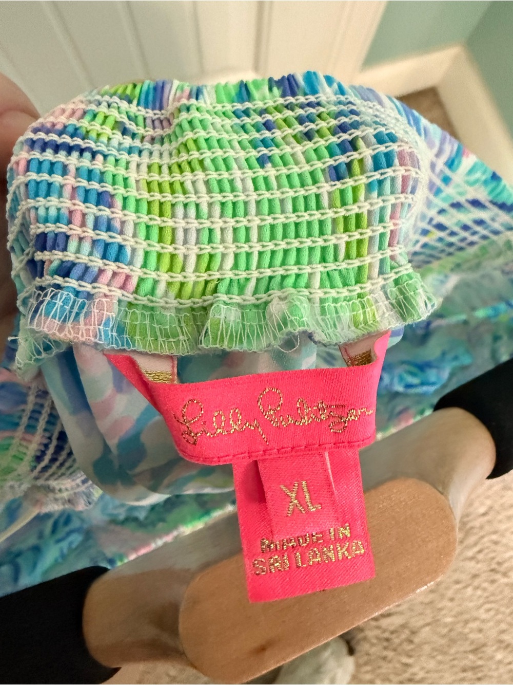 LILLY PULITZER Maryellen Off the Shoulder Top in Multi Shell of a Party - XL - Picture 3 of 6